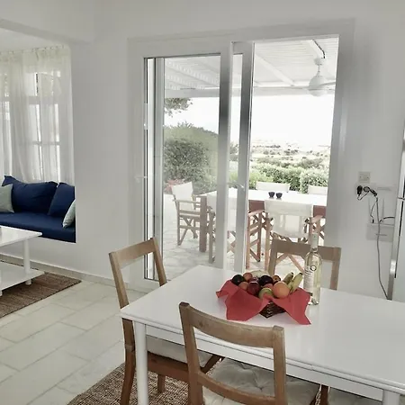 E - Kamari Village *